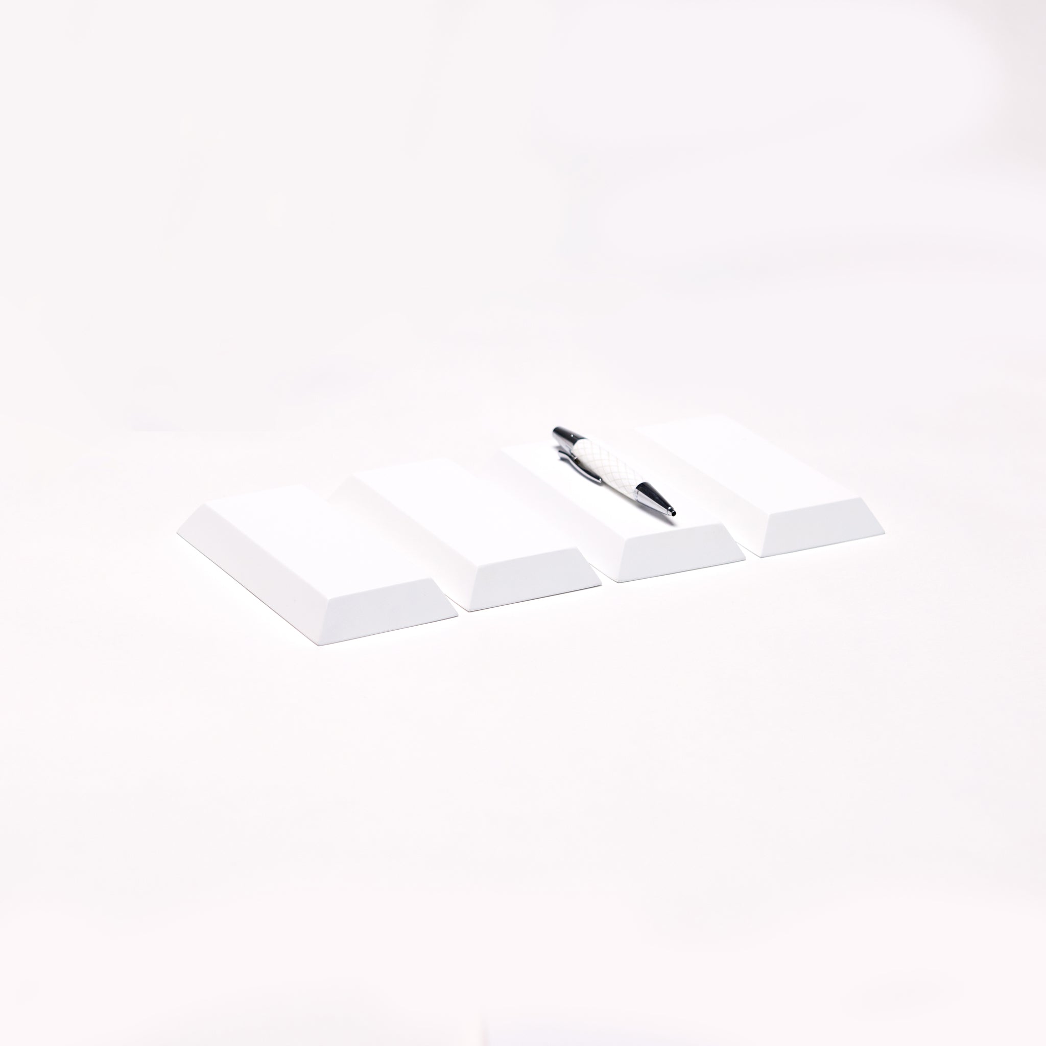 FREESTYLE BEVELED EDGE RISERS