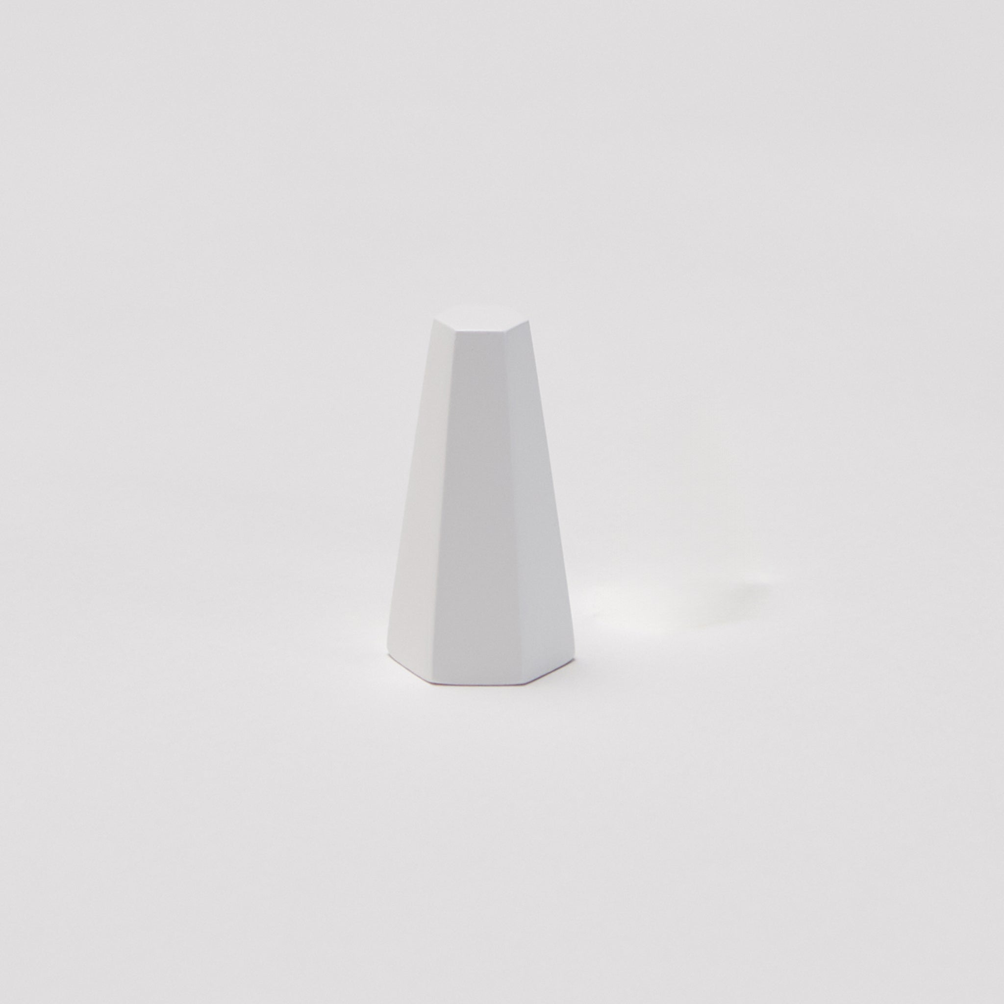 e38fa8bd-3535-47cb-b8c2-b6855a08a459/hexagonal-ring-display-set-white-main-1-1.jpg