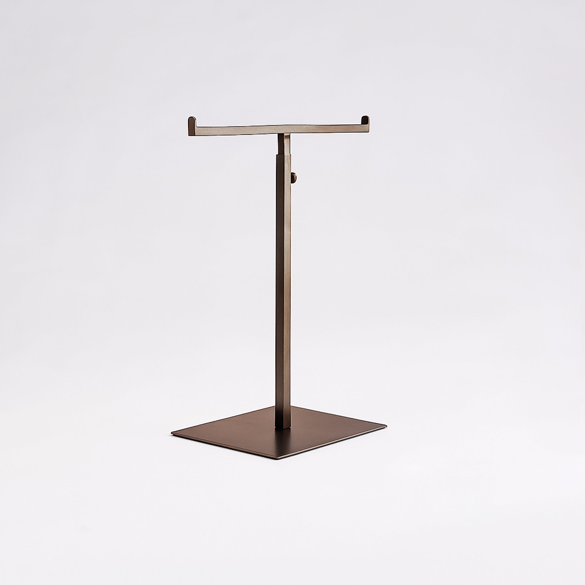 ADJUSTABLE T BAR DISPLAY