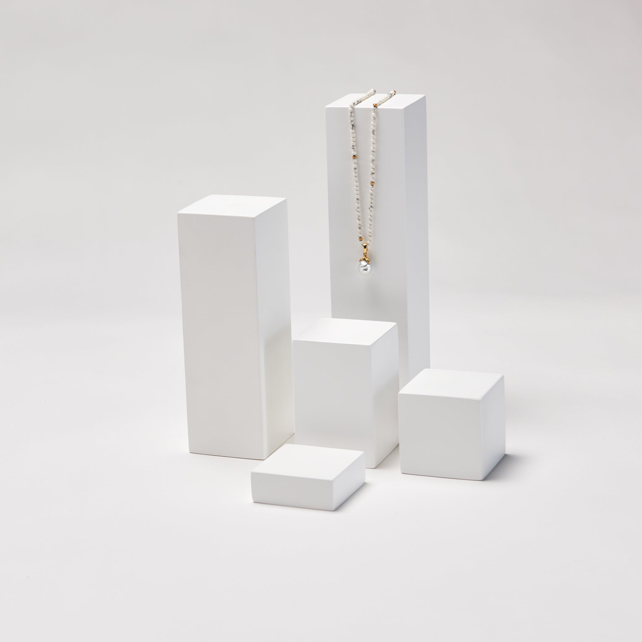 MAGNETIC SQUARE DISPLAY TOWER